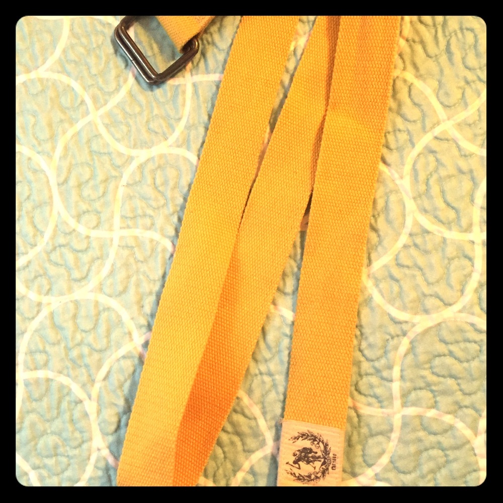 ⬇️ Yellow Polo Assn. Belt